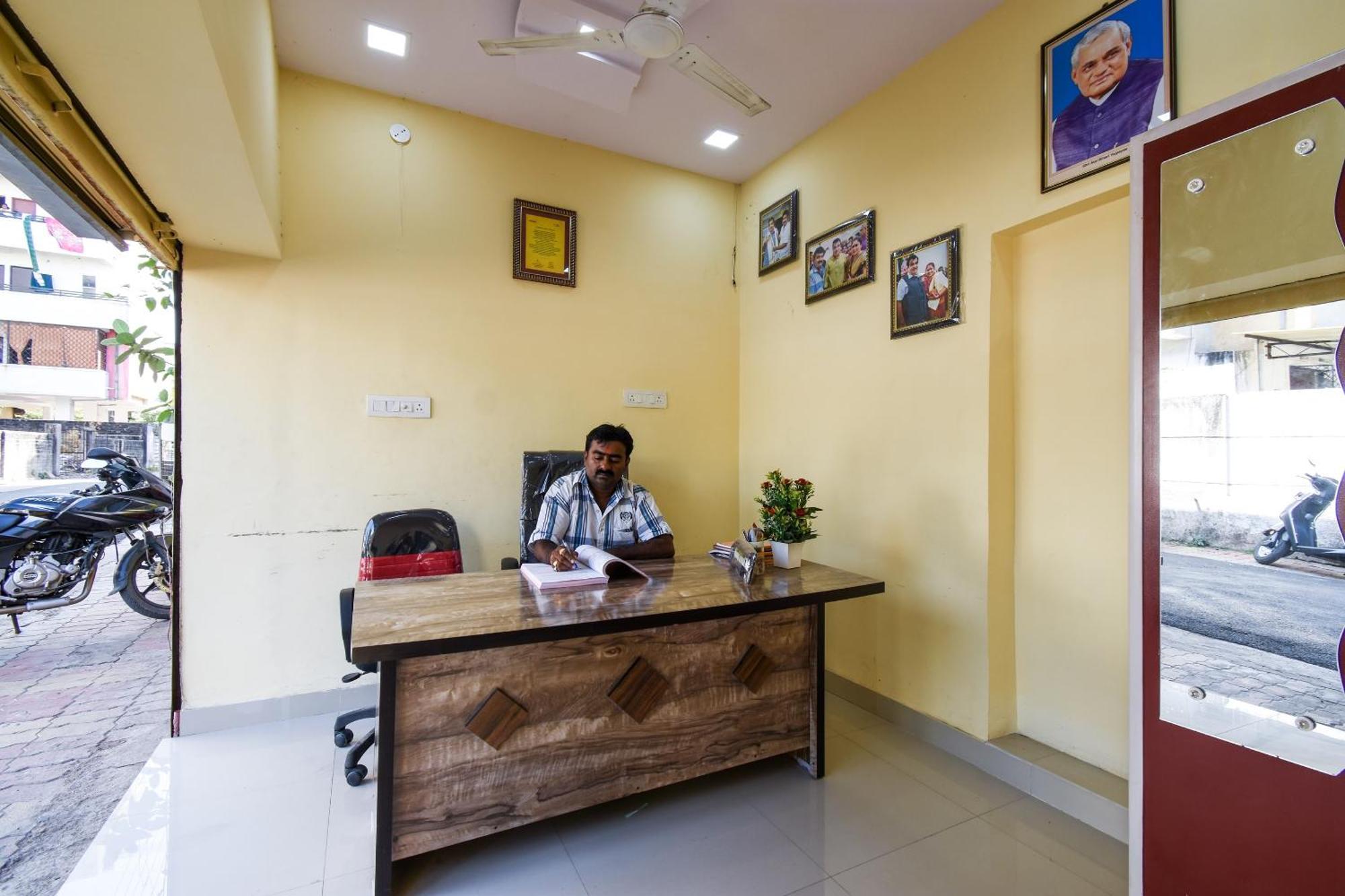 Hotel O Gaurav Guest House Nagpur Bagian luar foto